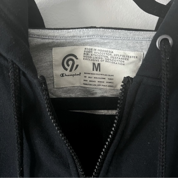 Casual Champion Black Hoodie Sweatshirt with front kangaroo pockets - Medium - Picture 3 of 4